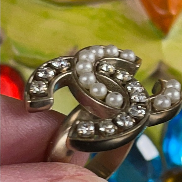 WOW POSHMARK - AUTHENTIC CHANEL Golden Festival & Concert Glamour Pearl Ring - Picture 15 of 16